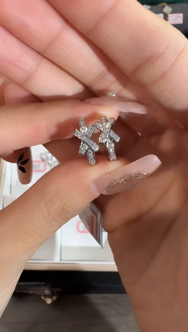 18K金镶嵌耳饰钻石3.02g