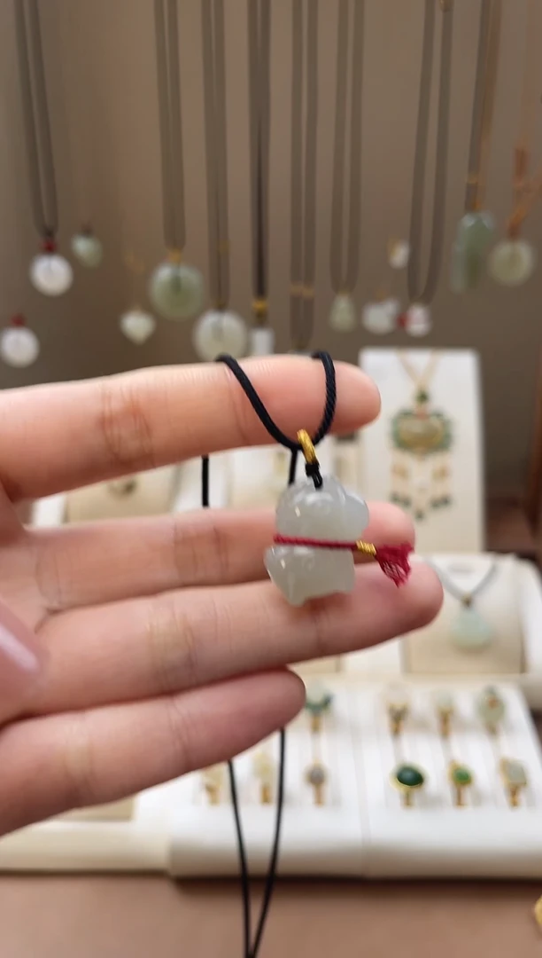 颈饰未镶嵌和田玉和田玉吊坠