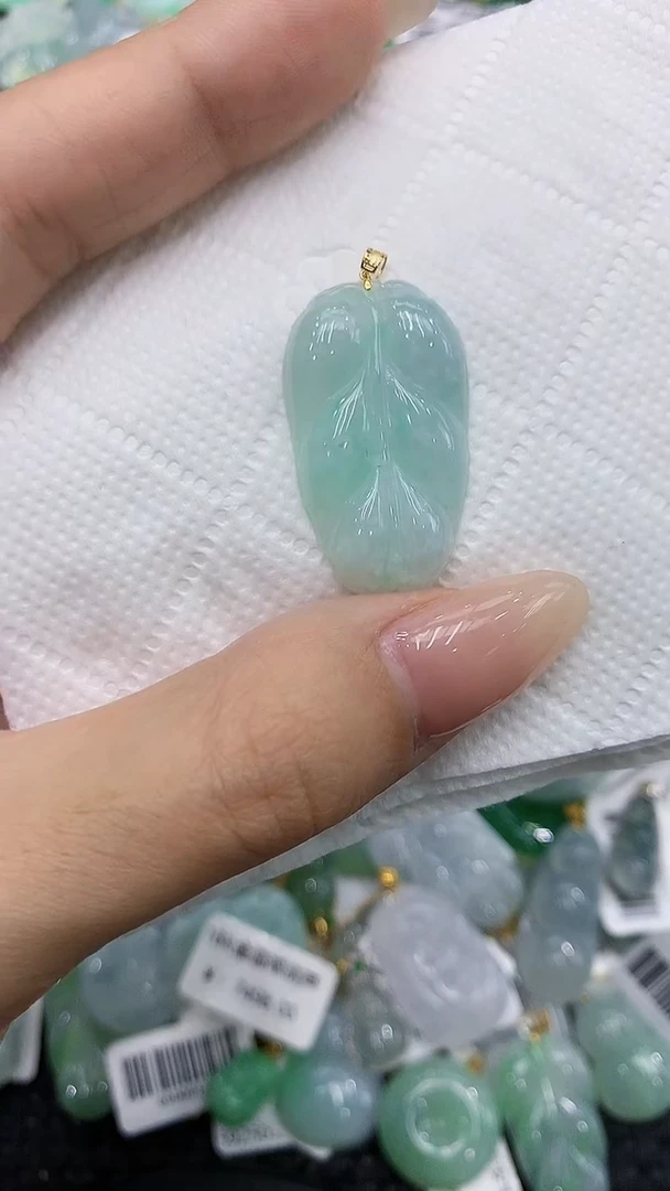 翡翠18K金镶嵌颈饰111111111111