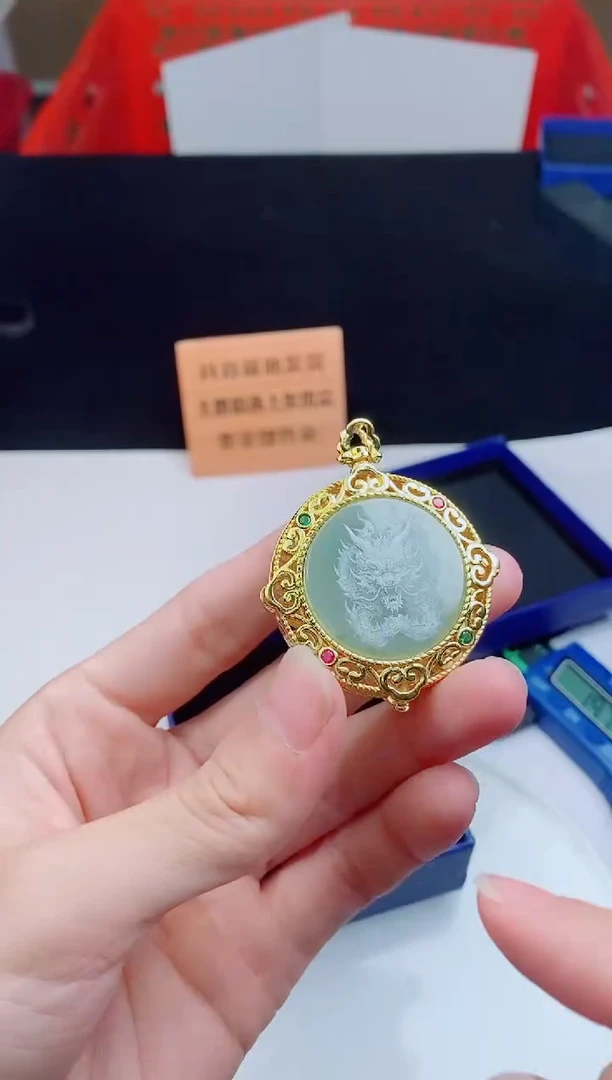 颈饰未镶嵌翡翠    ·