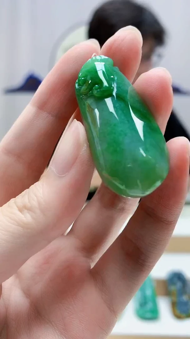 未镶嵌定制翡翠4688zm-毛货挂件9瓜