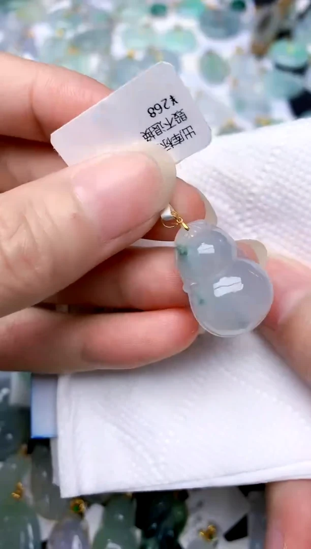 颈饰18K金镶嵌翡翠天然A货翡翠