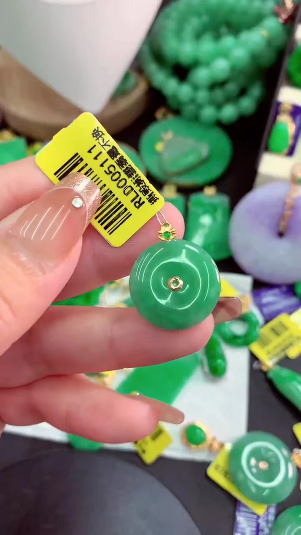 颈饰18K金镶嵌翡翠挂件