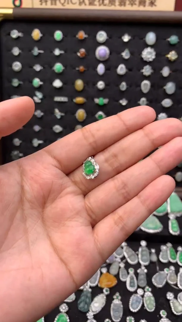 颈饰银S925镶嵌翡翠葫芦