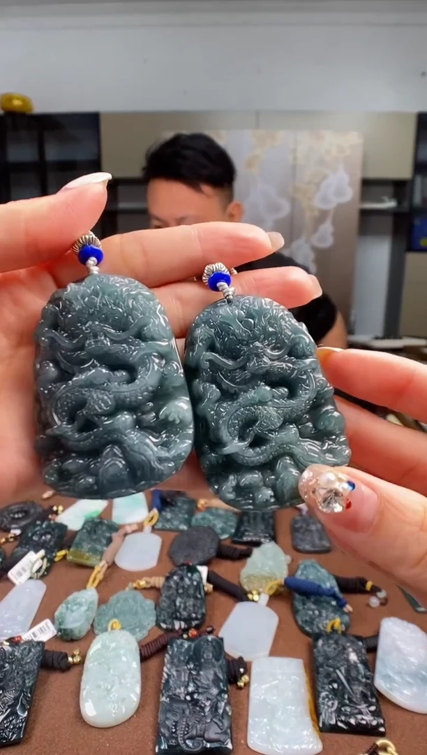 颈饰未镶嵌翡翠 多样性发其一
