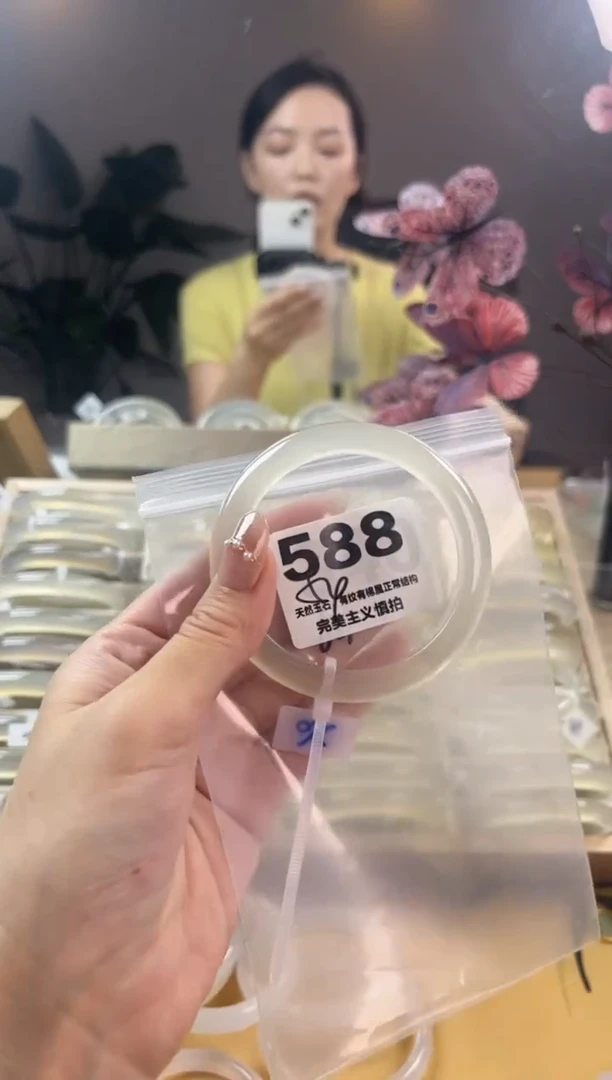 玛瑙/玉髓手镯未镶嵌588