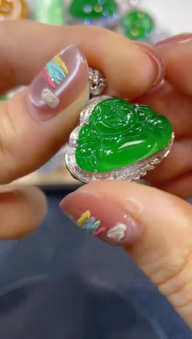 颈饰18K金镶嵌翡翠团购24