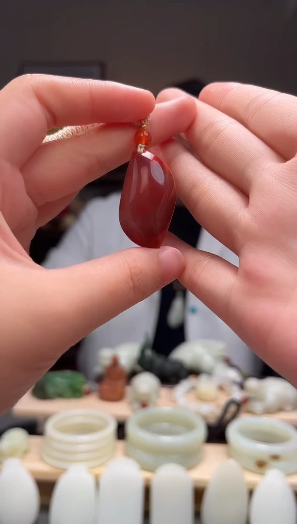 颈饰未镶嵌南红玛瑙吊坠