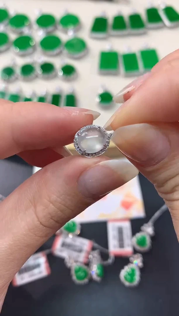 【闪购商品】翡翠吊坠(不含链)18K金镶嵌A35|2800+0