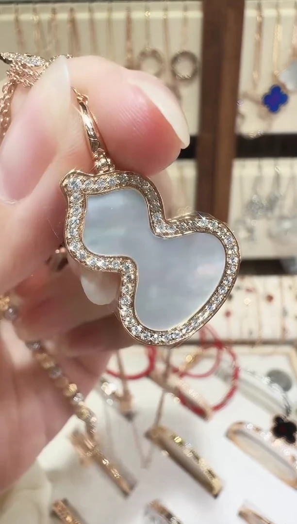 吊坠(不含链)18K金镶嵌钻石吊坠