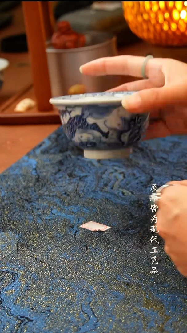 景德镇麒麟踏浪压手杯