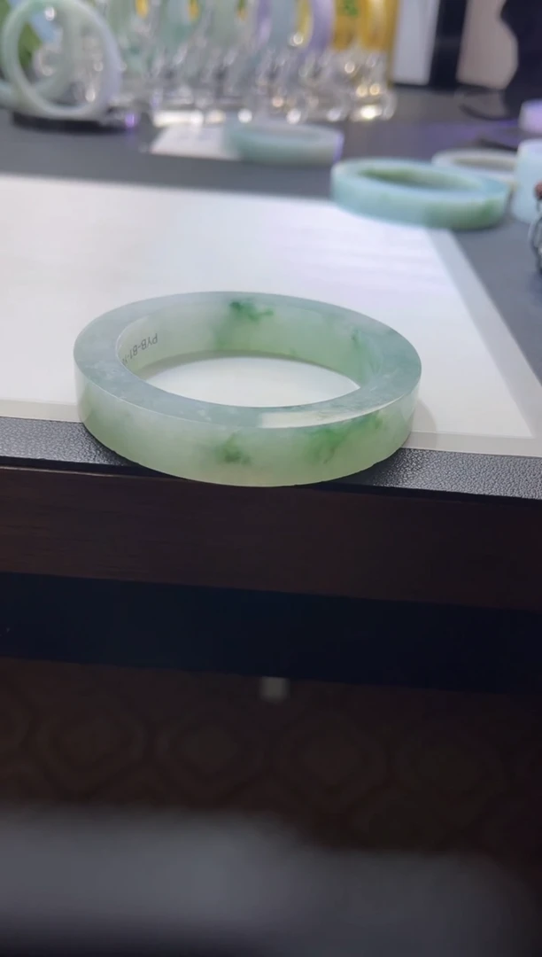 未镶嵌手镯定制翡翠手镯