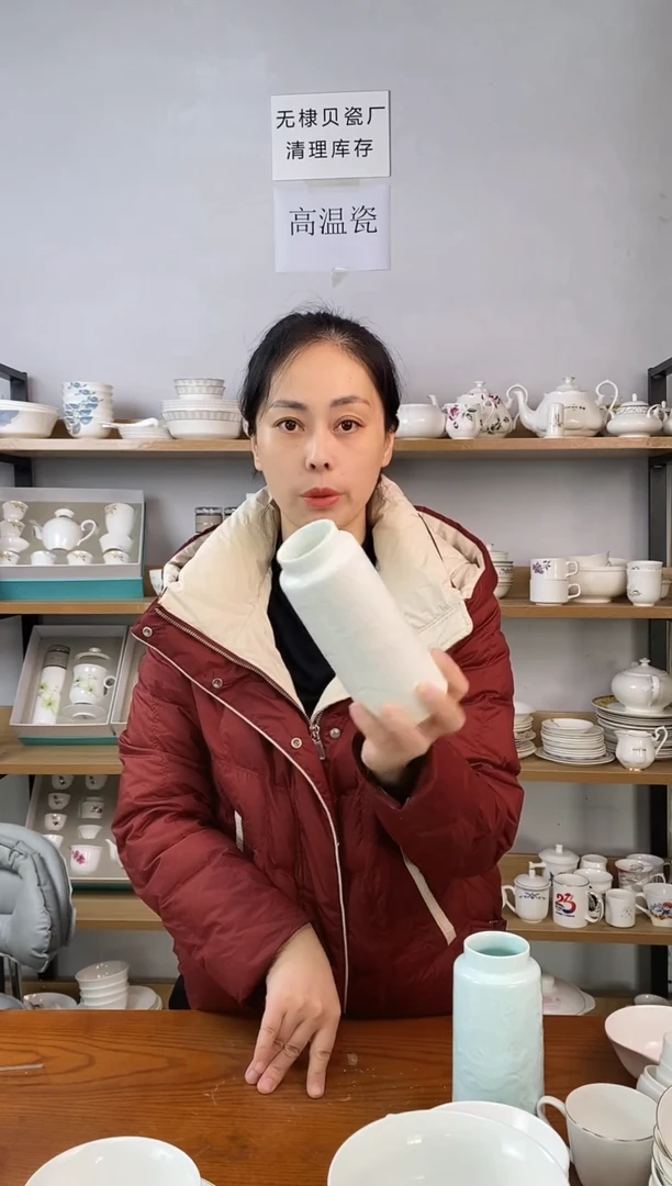 微瑕设计样品小花瓶白色（浮雕）一个