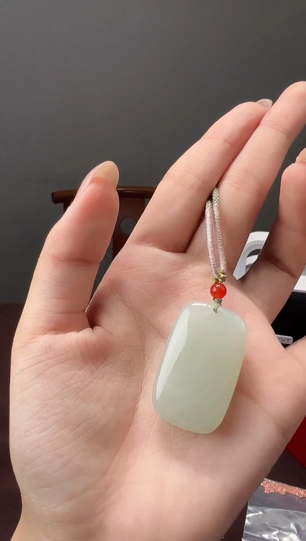 和田玉未镶嵌颈饰吊坠