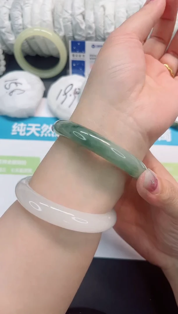 石英质玉手镯未镶嵌119-60.6