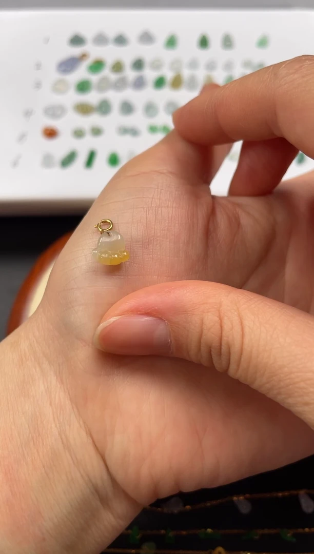 吊坠(不含链)18K金镶嵌翡翠一个JK415