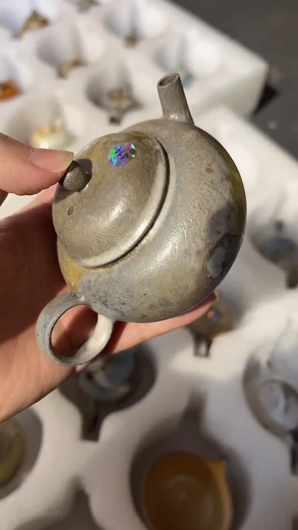 壶411号容量120-130ML中白泥 有划痕