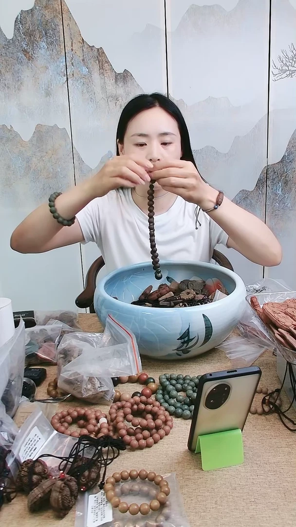 泥塑欢宜香香方脖挂