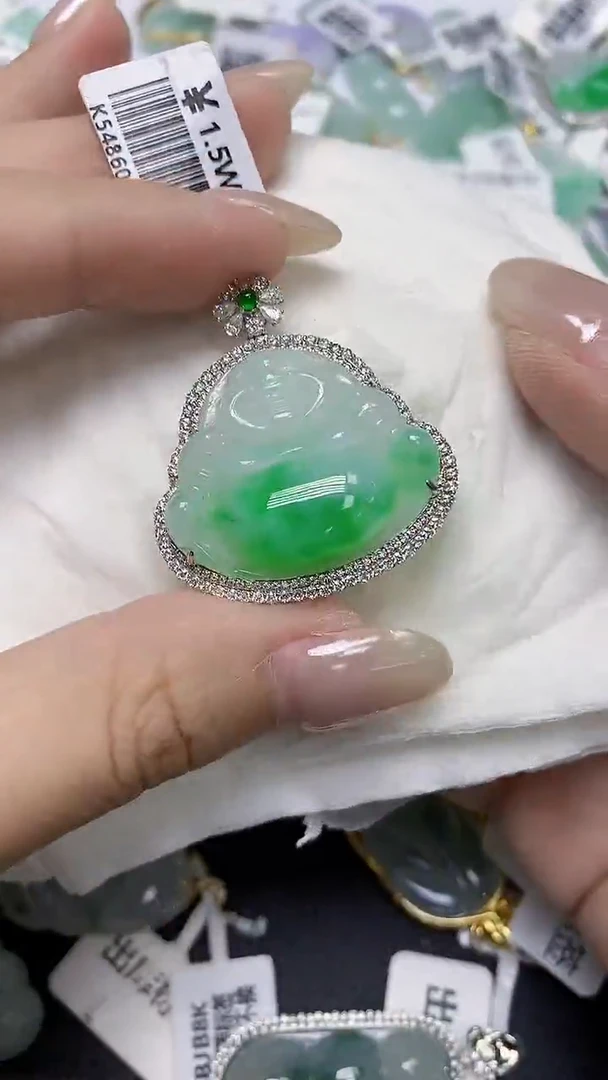翡翠18K金镶嵌颈饰天然缅甸翡翠A货