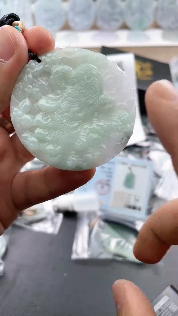 翡翠未镶嵌颈饰..../6/13/ 37