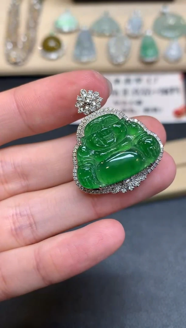 【闪购商品】翡翠颈饰18K金镶嵌佛公【无服务费】