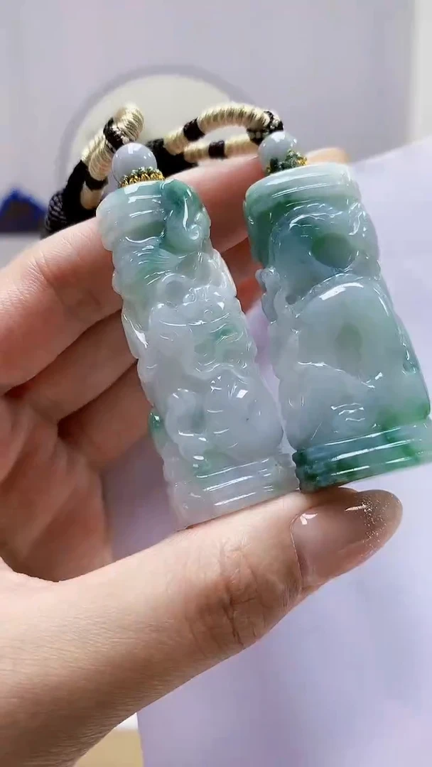 未镶嵌定制翡翠5028MM-毛货一对挂件131