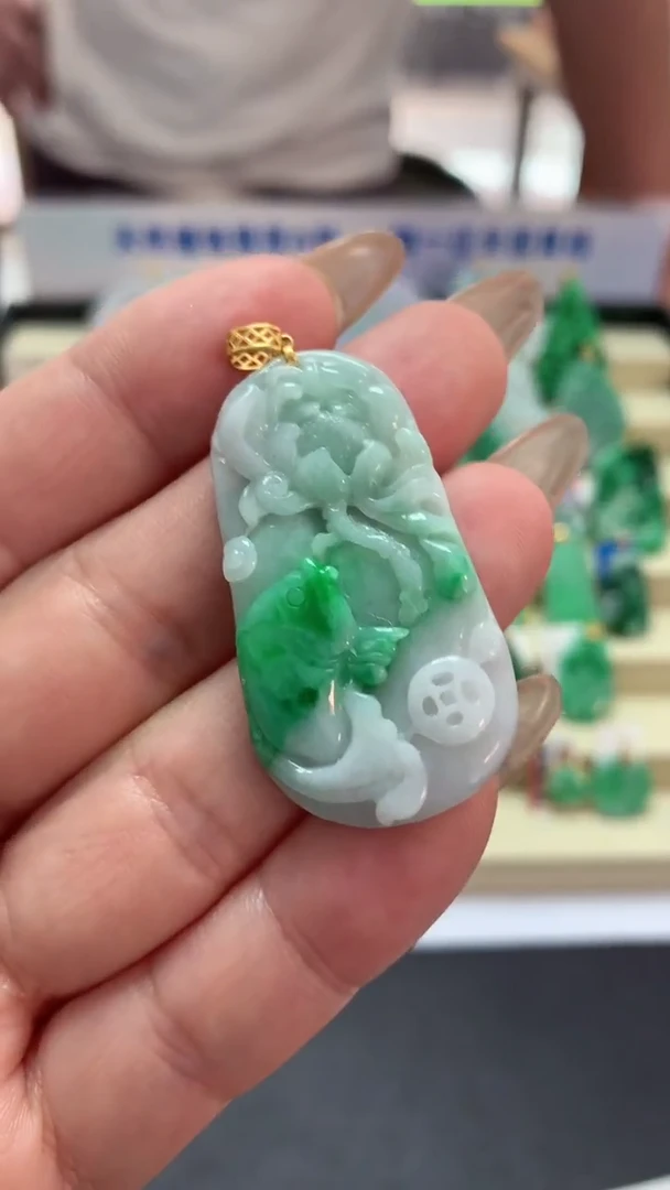 【闪购商品】翡翠吊坠(不含链)18K金镶嵌挂件