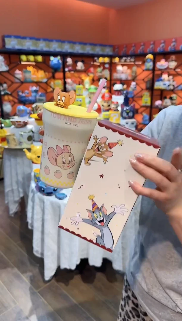 瓷片@@猫和老鼠黄色带盖陶瓷吸管杯