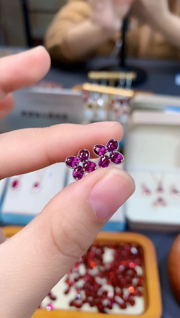 【闪购商品】石榴石（紫牙乌）耳钉银S925镶嵌天然