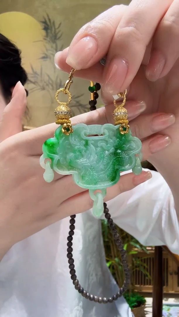 颈饰未镶嵌翡翠吊坠