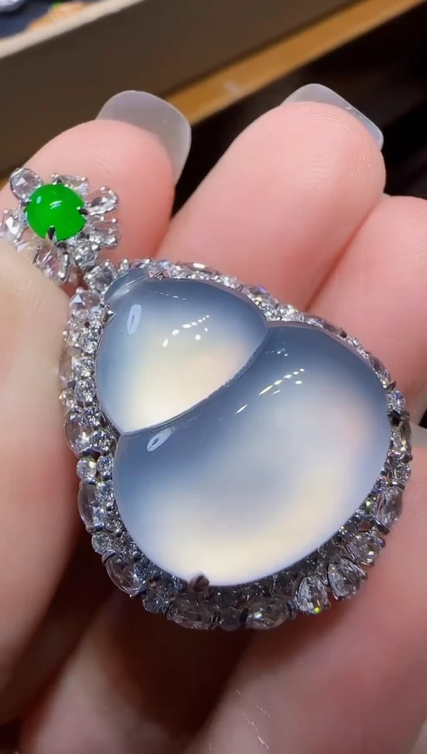 吊坠(不含链)18K金镶嵌翡翠葫芦