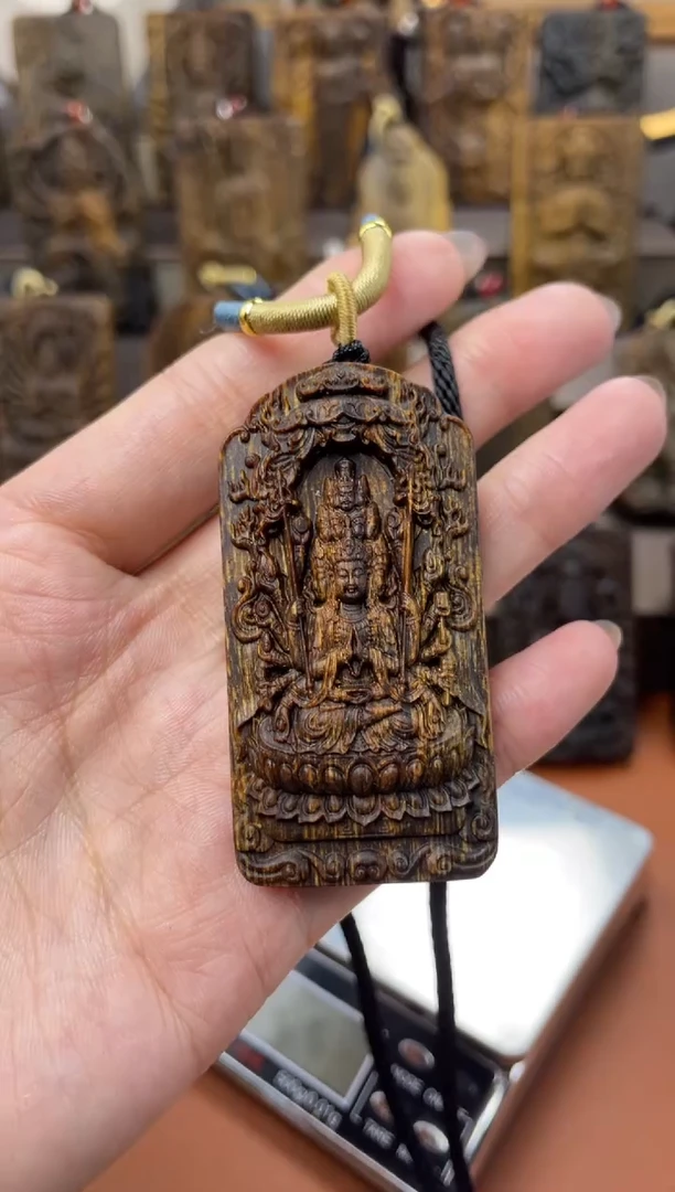 木木雕款芽庄 福利款千手观音6cm送养香瓶