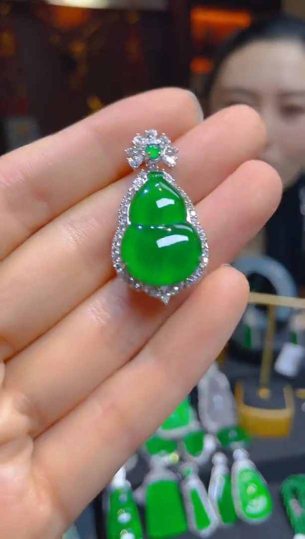 【闪购商品】翡翠颈饰银S925镶嵌121556天然A货翡翠葫芦吊坠