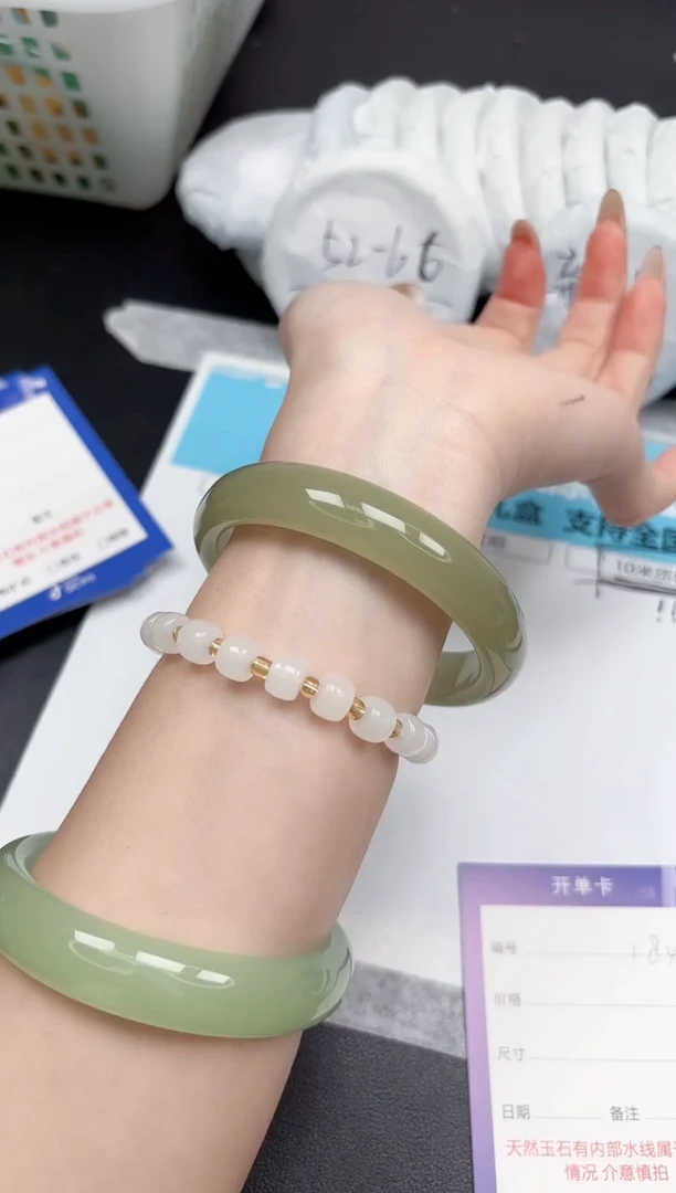 未镶嵌手镯石英质玉184-62.2