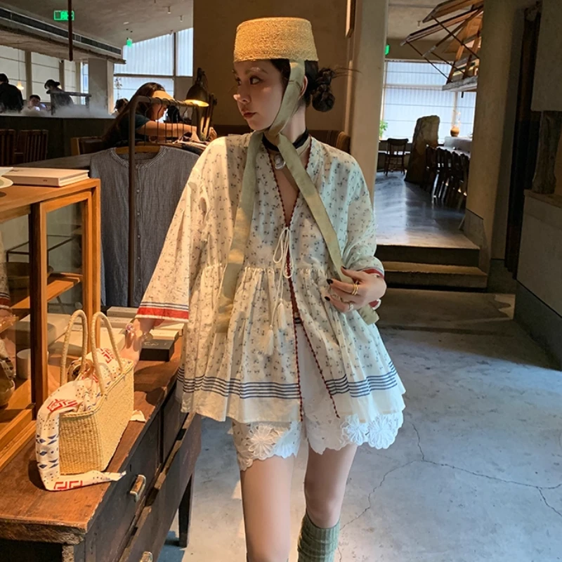 le rouge周美美 自然原野小碎花量感下摆七分袖绑带袍式上衣