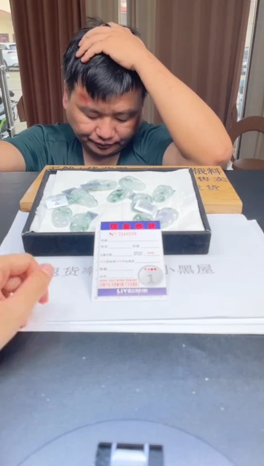 定制翡翠未镶嵌未抛光毛货多样性发其一拍一发一8598金扣