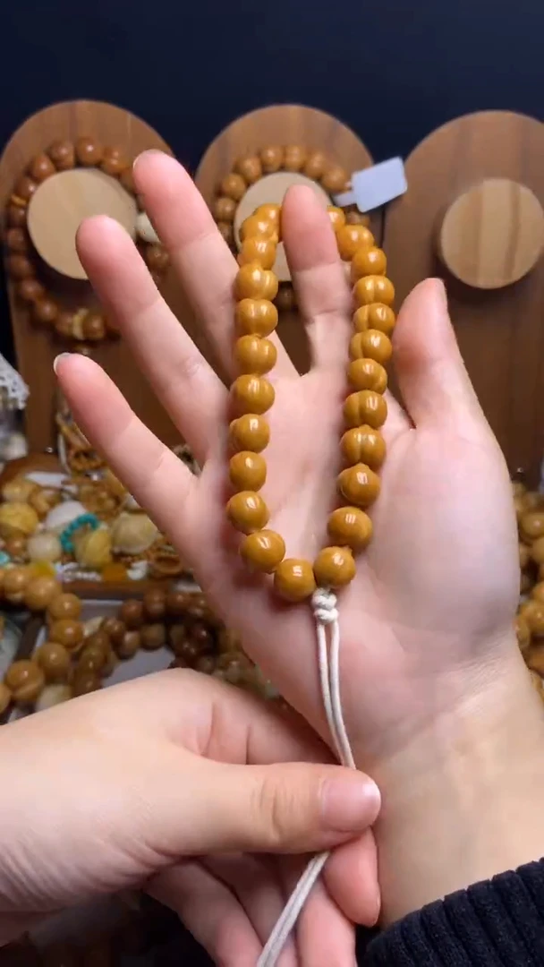手串猴头核桃໑****聊全品小馒头绿跑环吊坠（悟道猫）奶油风手持