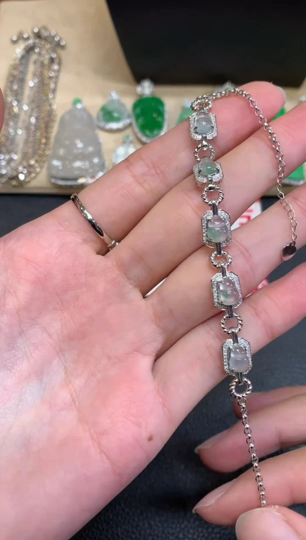 【闪购商品】翡翠手链18K金镶嵌葫芦【无服务费】