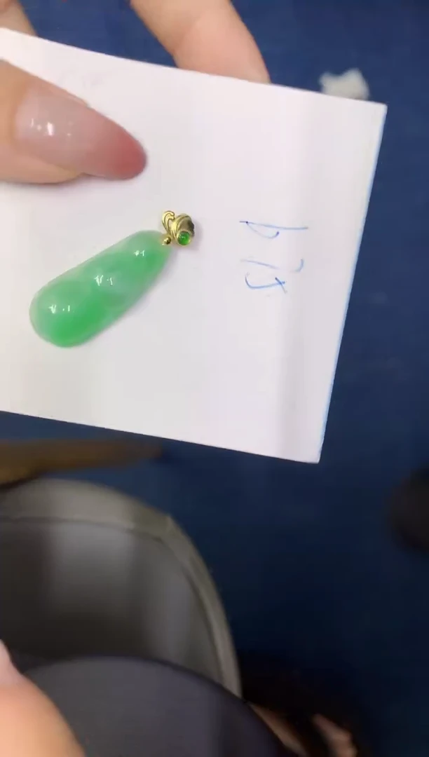 翡翠未镶嵌颈饰缅甸天然翡翠A货