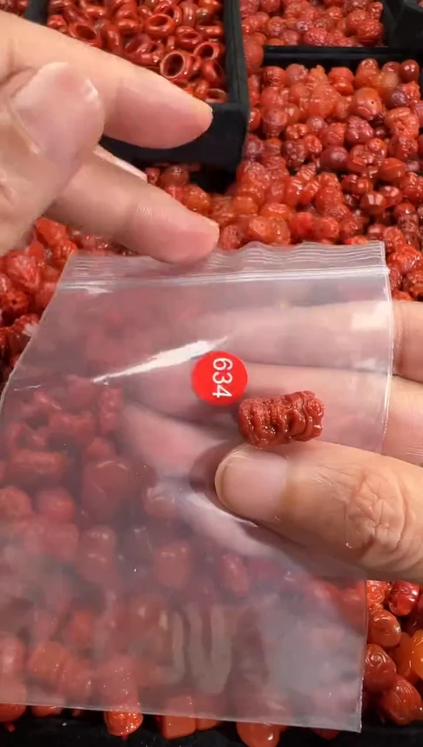 南红玛瑙未镶嵌颈饰1