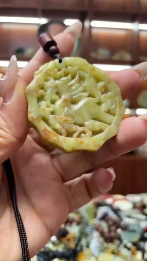 未镶嵌岫玉挂件