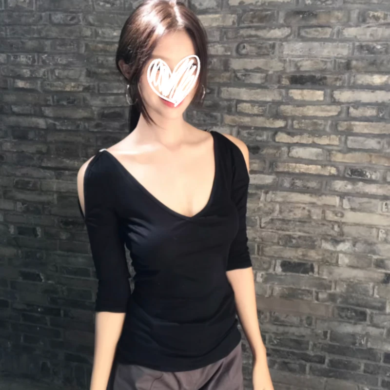2025新款气质时尚小众高级设计感两色V领中袖T恤显瘦女上衣