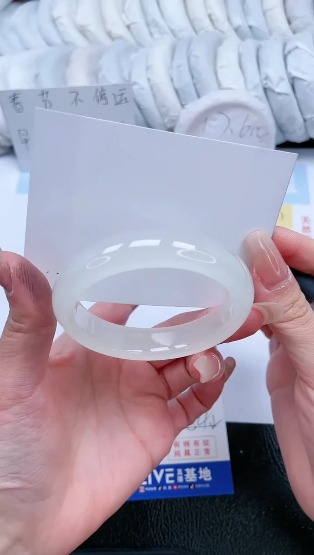 【闪购商品】石英质玉手镯未镶嵌T303-54.2