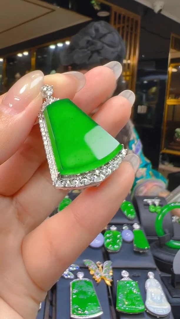 吊坠(赠链)银S925镶嵌翡翠009(多样性发货发其一)