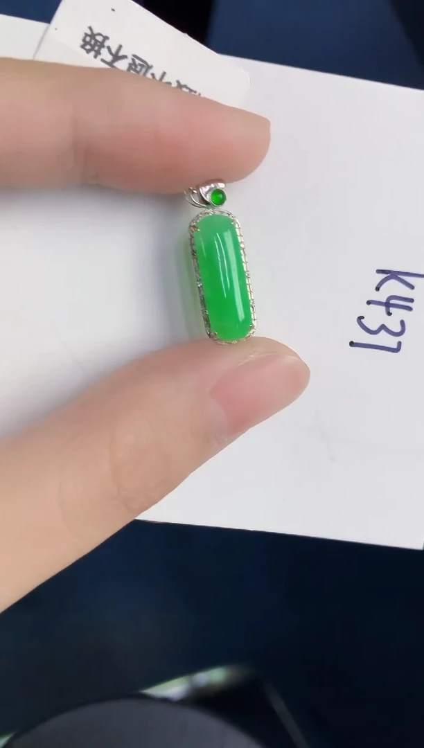 颈饰18K金镶嵌翡翠天然翡翠缅甸A货