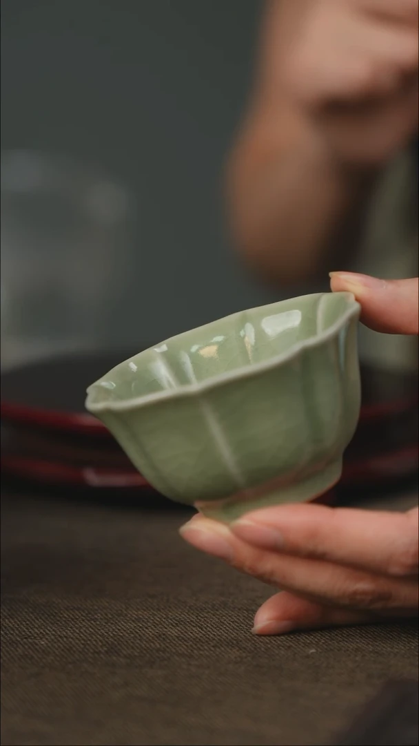 豆绿  多瓣莲花杯 无底款