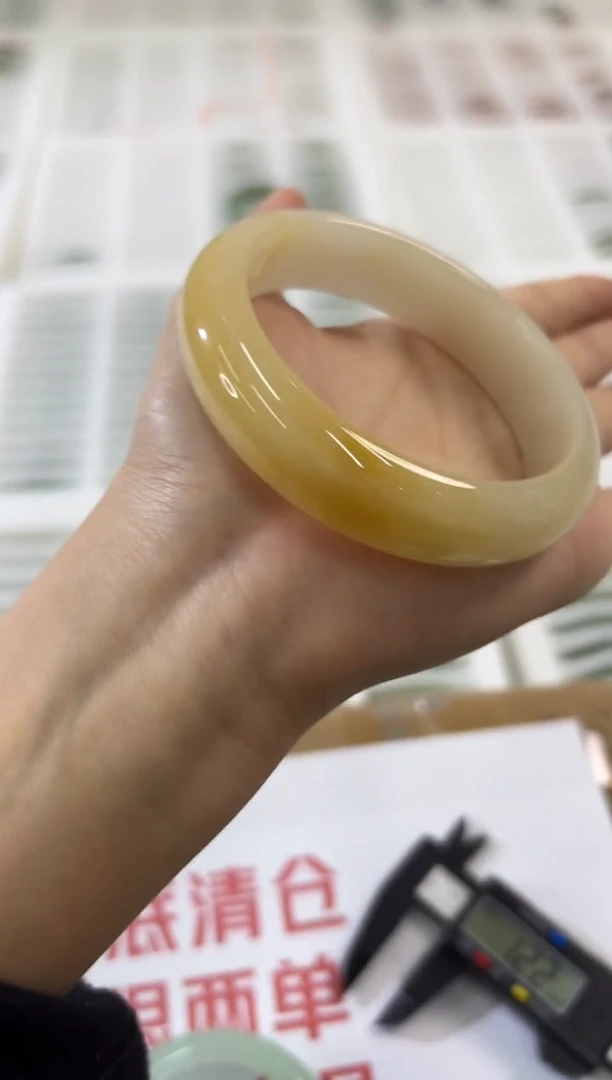 未镶嵌手镯石英质玉182-60HU