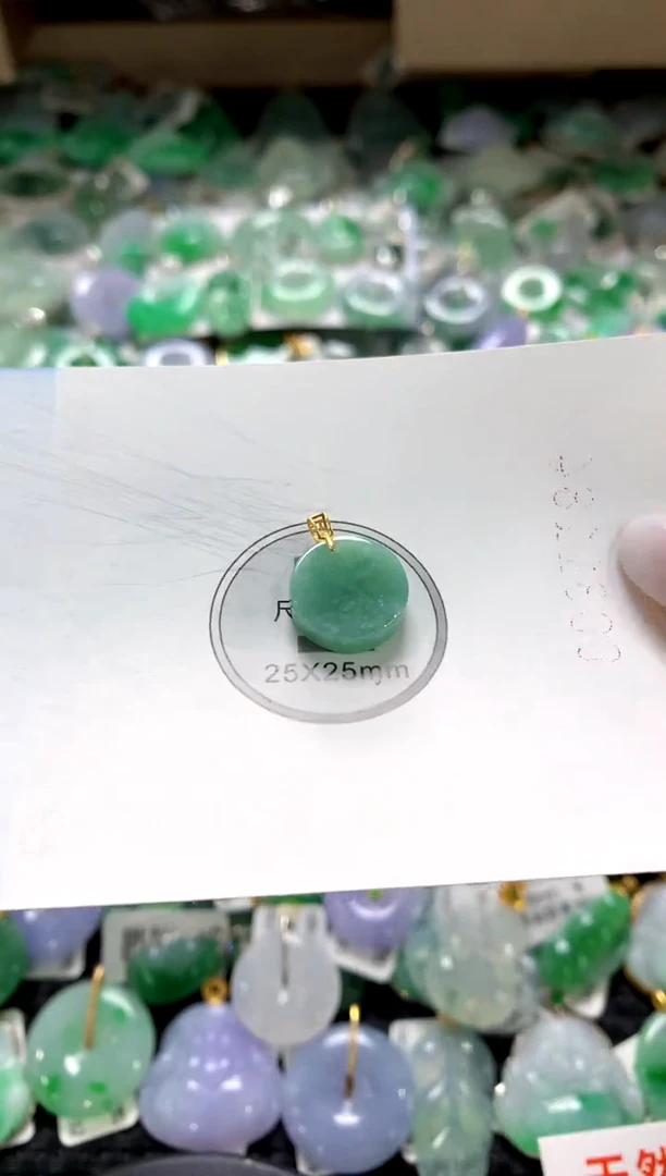 颈饰18K金镶嵌翡翠1111111111111111