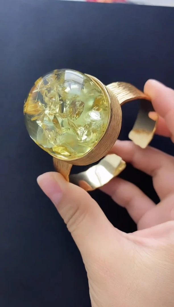 裸石琥珀未镶嵌手镯