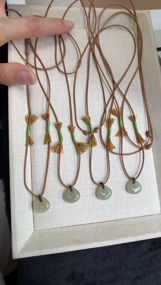 和田玉未镶嵌颈饰如意锁 多样性发其一